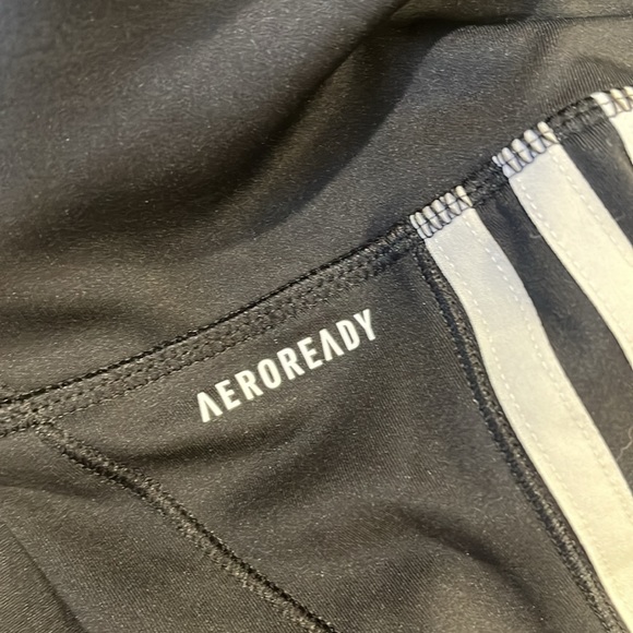 Adidas Women’s Aeroready Classic Black with White 3 Stripe Small 26” inseam - Picture 5 of 7